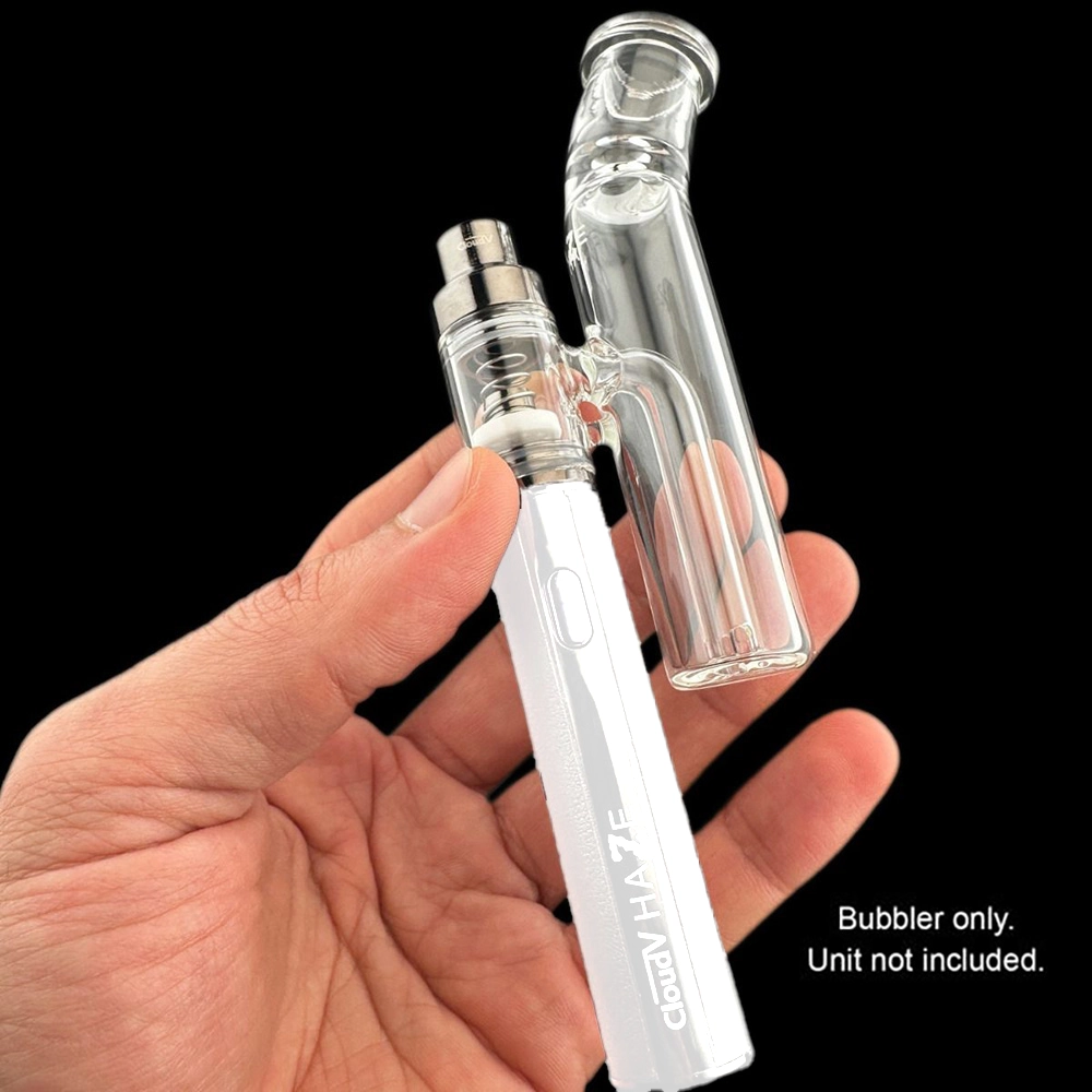 Cloud V Haze Aqua Bubbler Glasaufsatz einzeln in einer Hand
